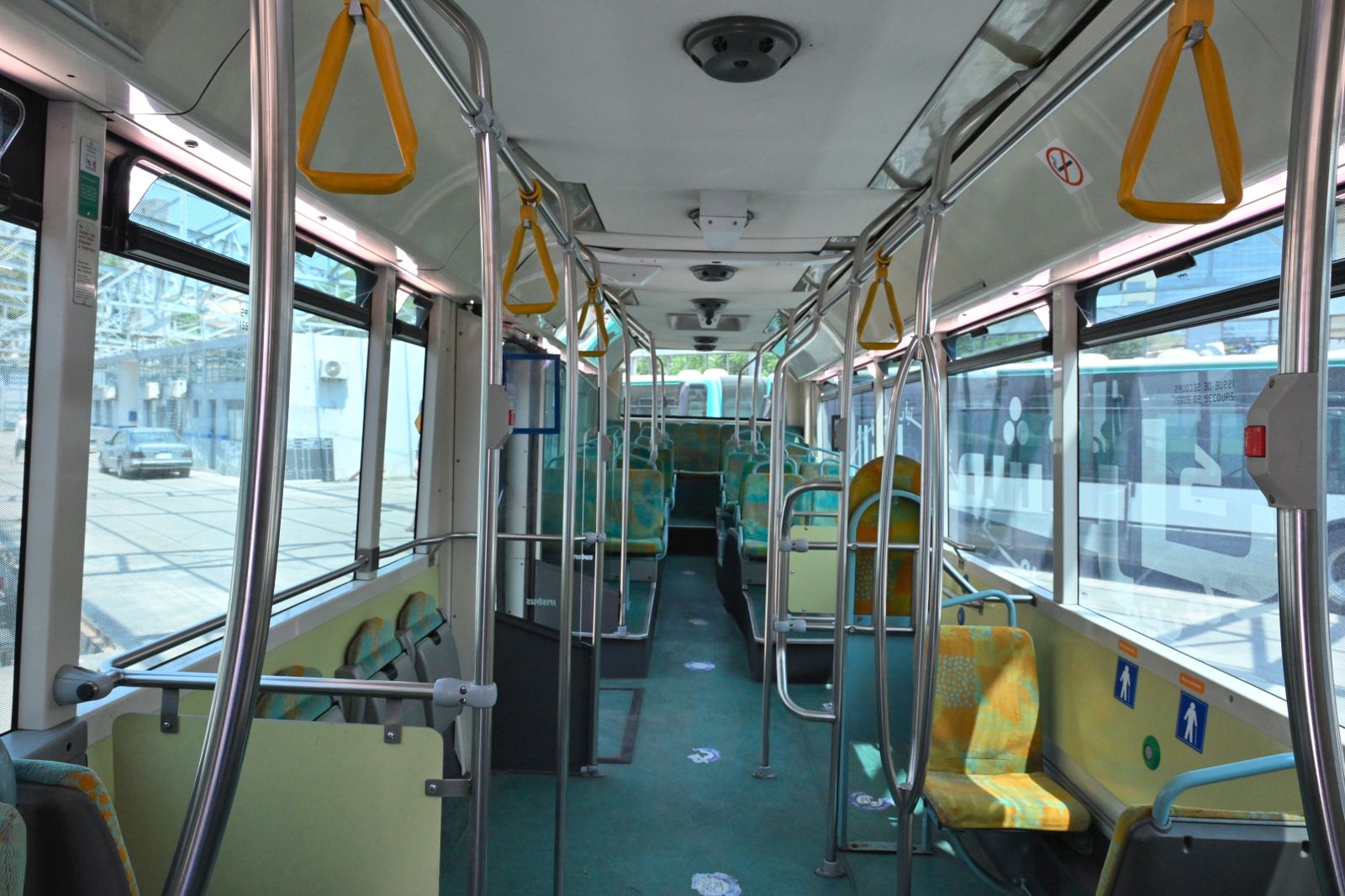 حمية أطلق خطة تسيير حافلات النقل المشترك: 96 باصا في بيروت تليها تباعا بقية المناطق